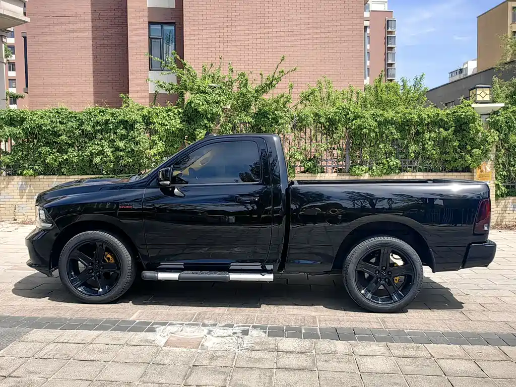 Ram Trucks 2015 5.7L AT