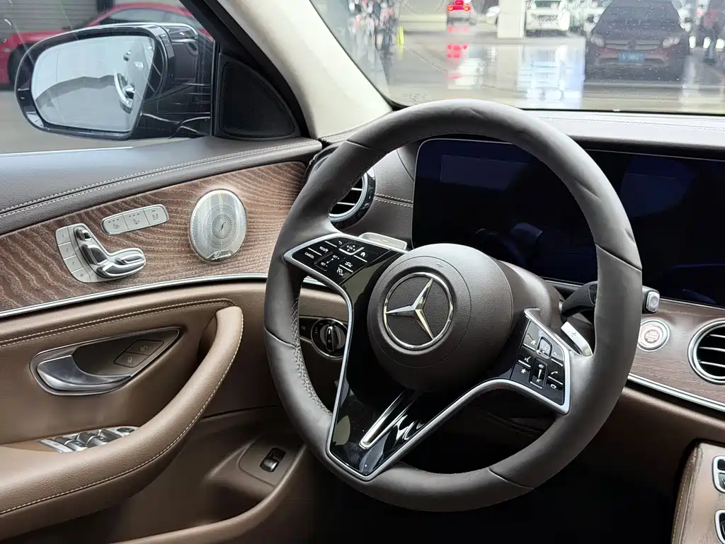 Mercedes-Benz E-Class — миниатюра 23