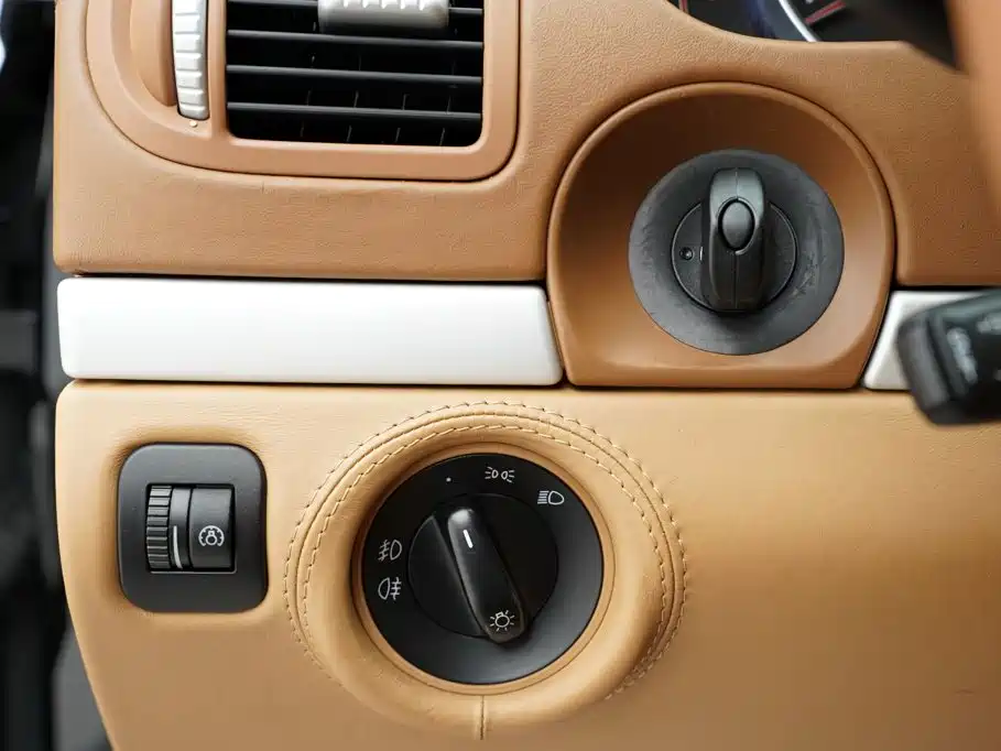 Porsche Cayenne — миниатюра 10