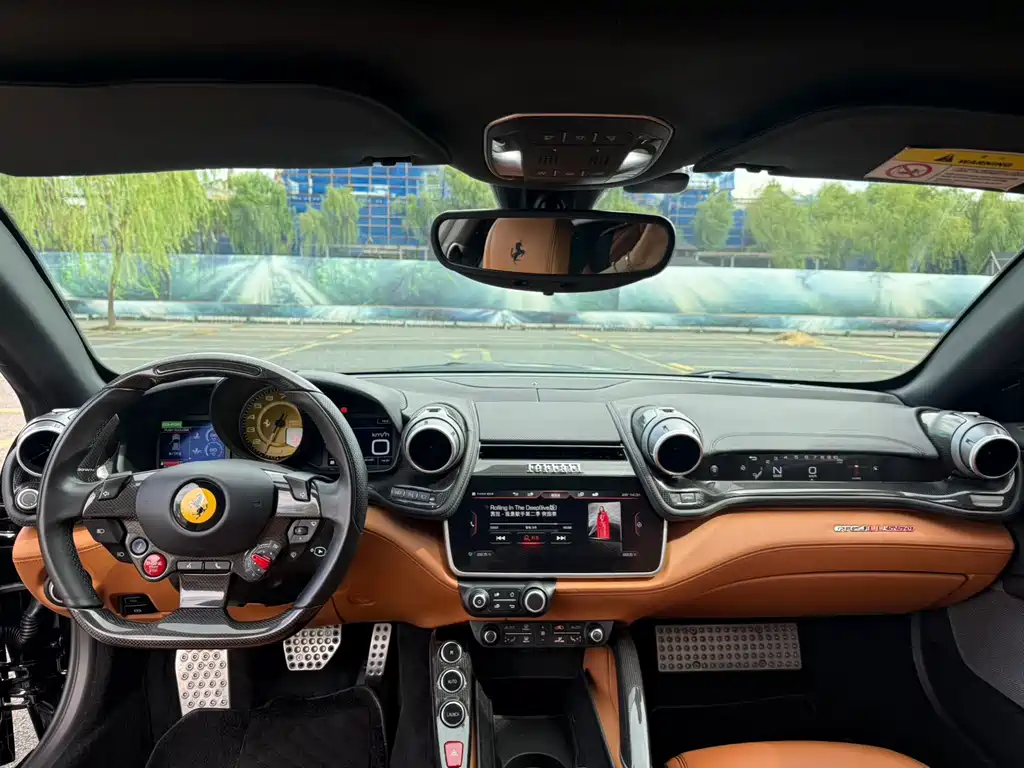 Ferrari GTC4Lusso — миниатюра 9