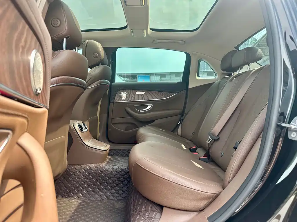 Mercedes-Benz E-Class — миниатюра 9