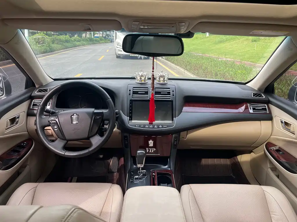 Toyota Crown — миниатюра 9