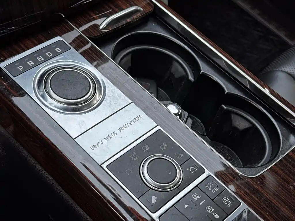 Land Rover Range Rover — миниатюра 8