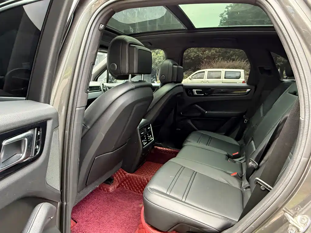 Porsche Cayenne — миниатюра 11