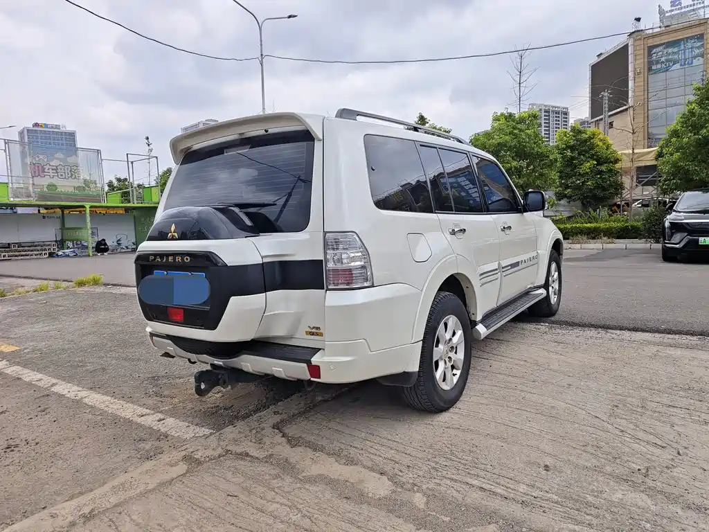 Mitsubishi Pajero (Import) — миниатюра 4