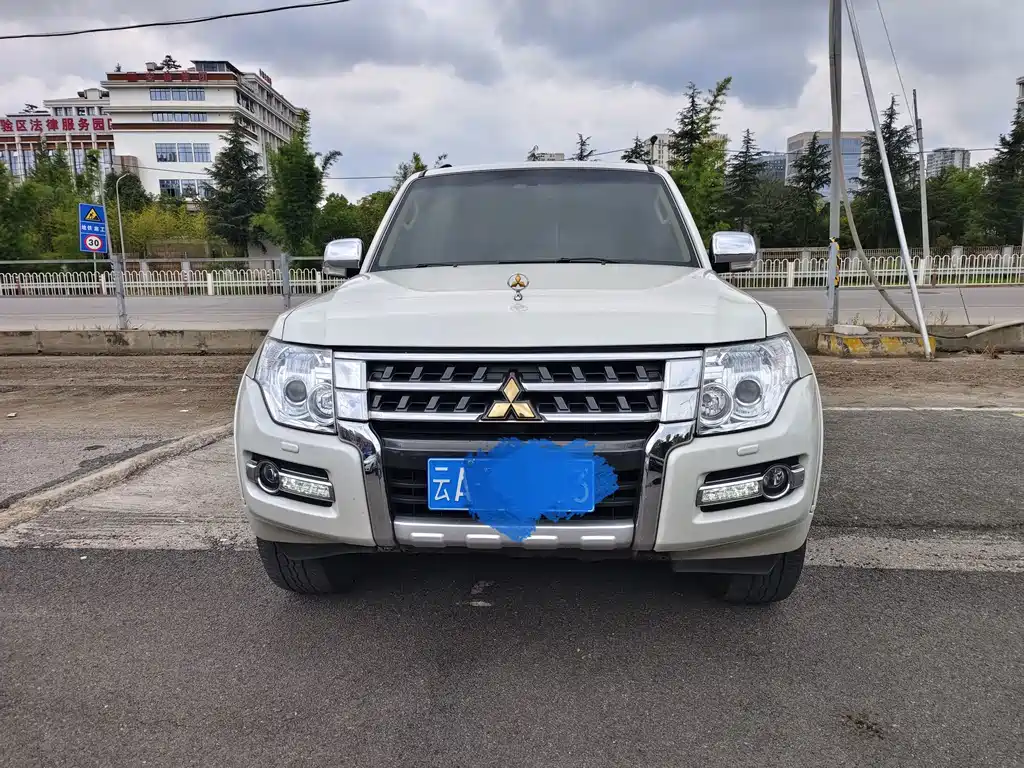 Mitsubishi Pajero (Import) — миниатюра 2