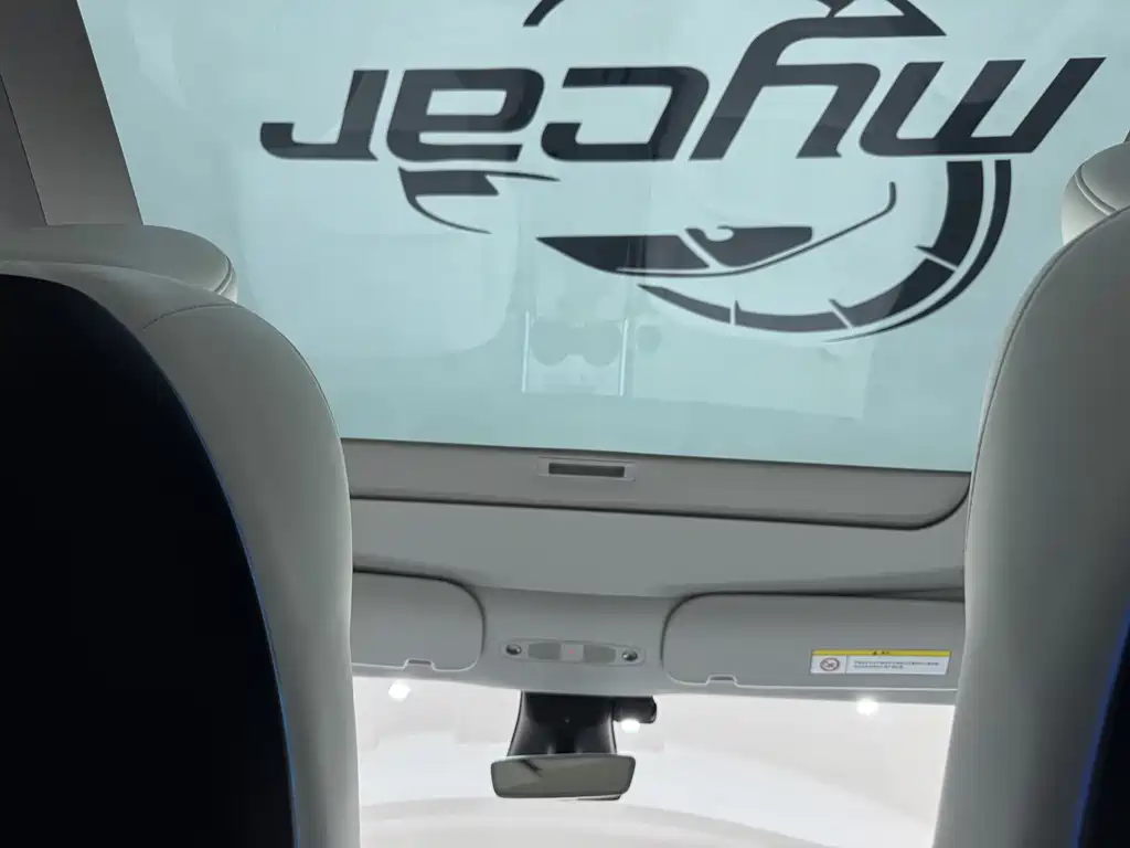 Tesla Model Y — миниатюра 33