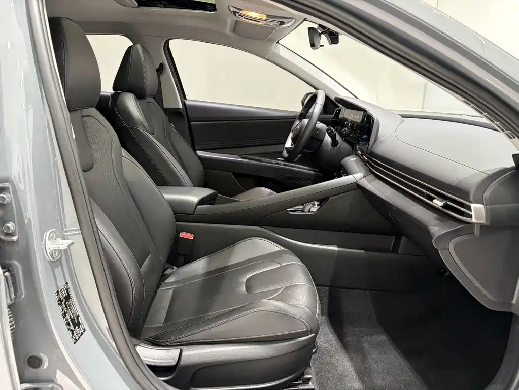 Hyundai Elantra — миниатюра 12