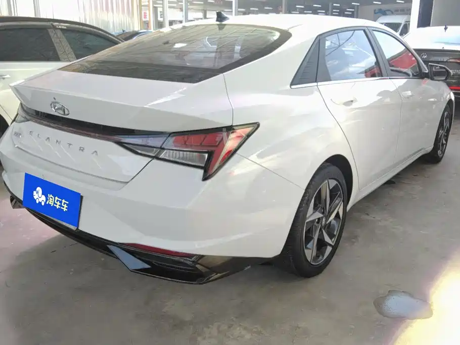 Hyundai Elantra — миниатюра 3
