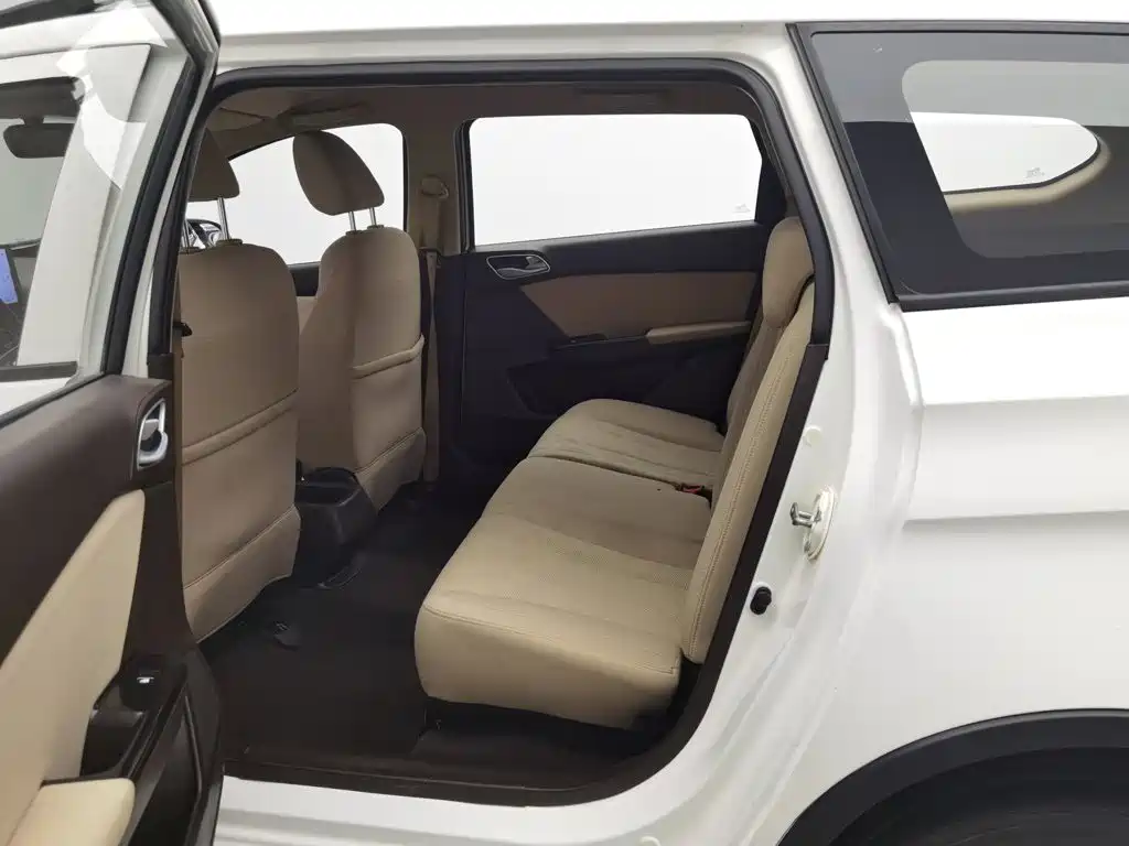 Baojun 310W — миниатюра 15