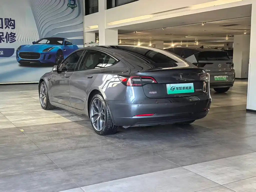 Tesla Model 3 — миниатюра 9