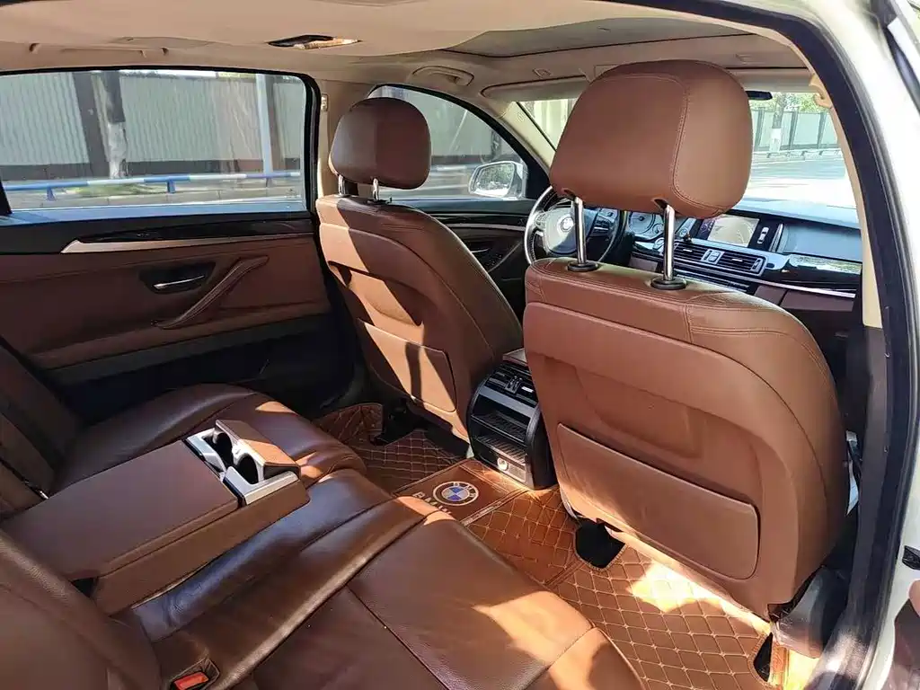 BMW 5 Series — миниатюра 6