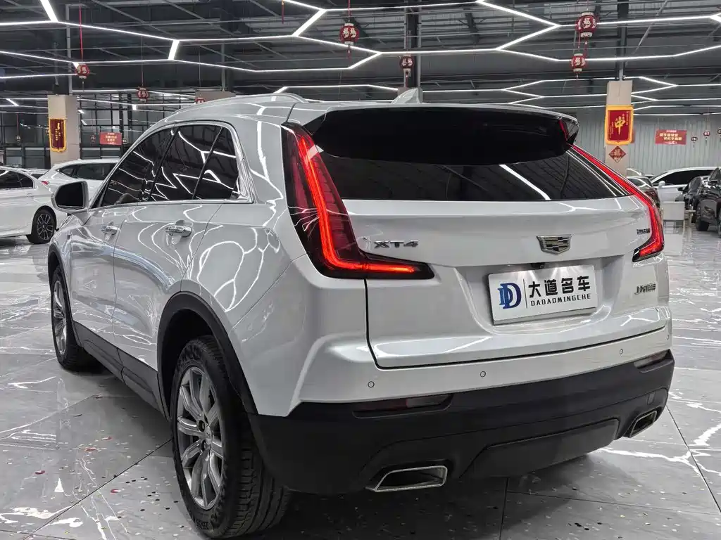 CADILLAC XT4