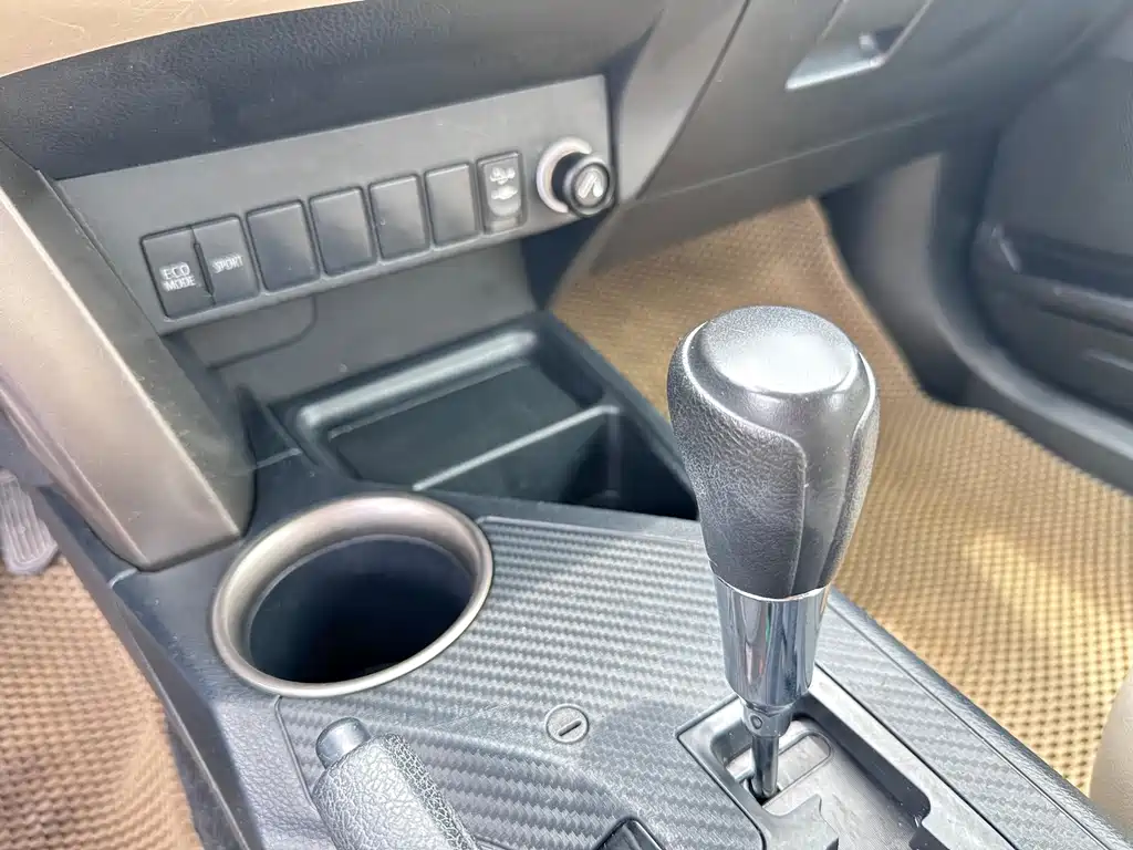 Toyota RAV4 — миниатюра 13