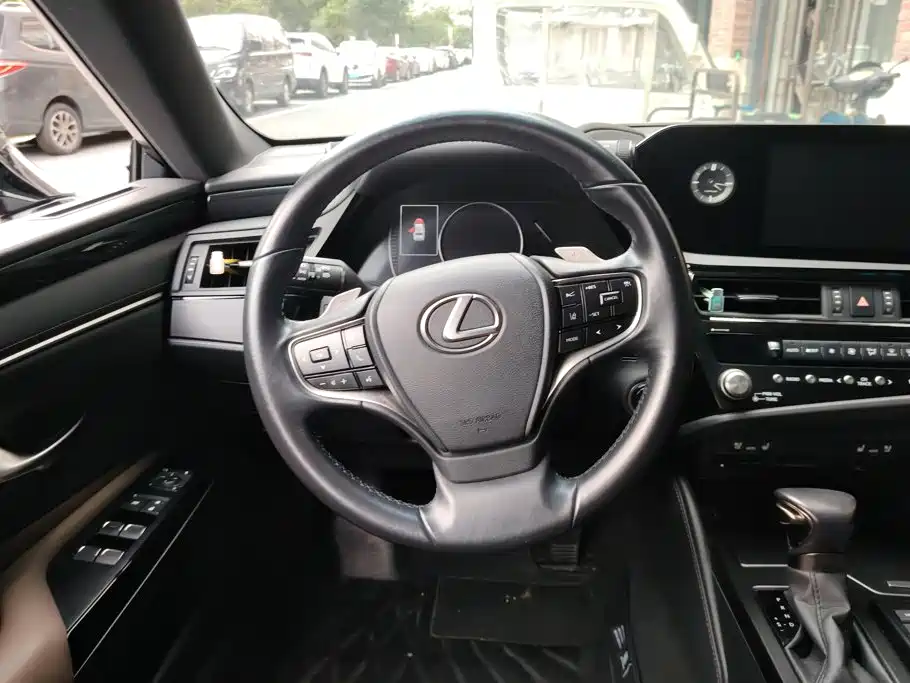 Lexus ES — миниатюра 14