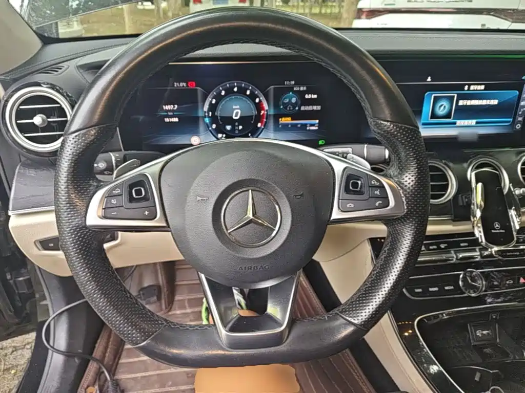 Mercedes-Benz E-Class — миниатюра 11