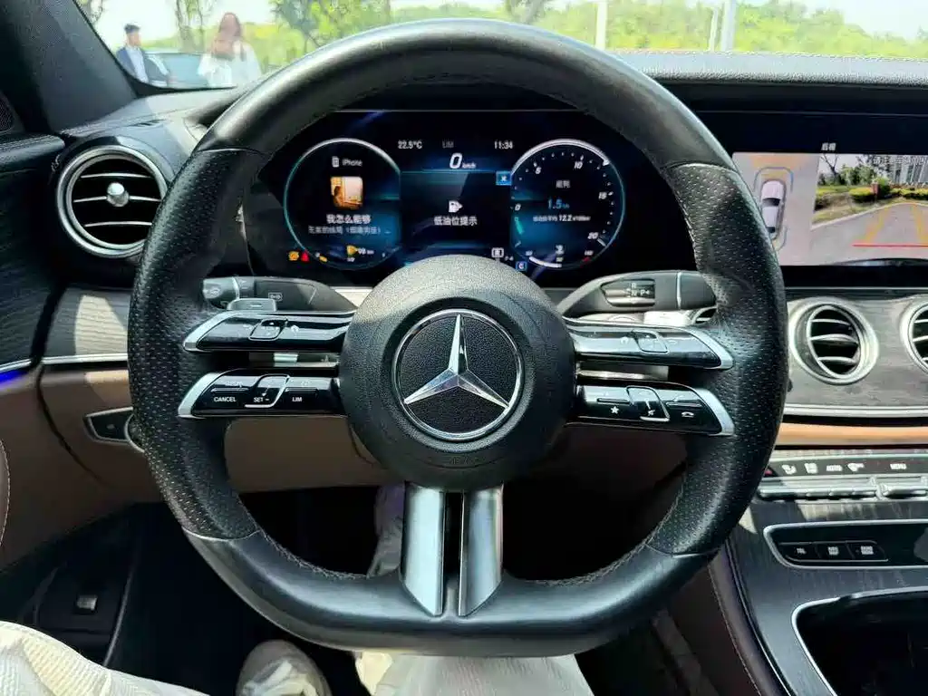 Mercedes-Benz E-Class — миниатюра 5