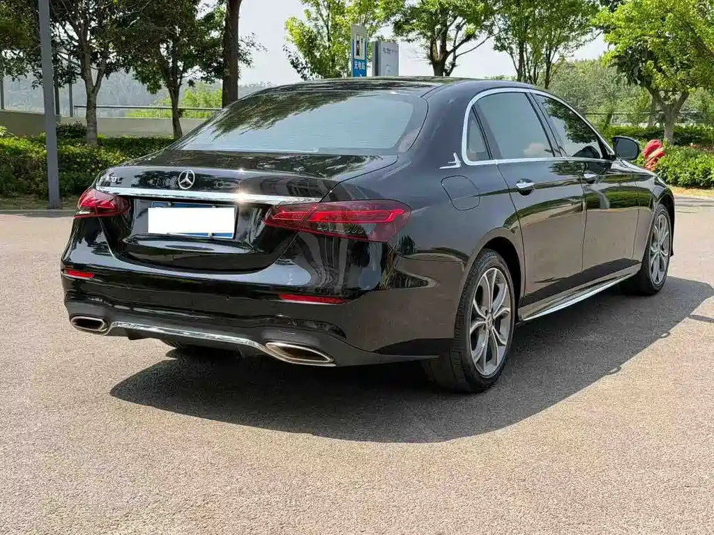 Mercedes-Benz E-Class — миниатюра 4