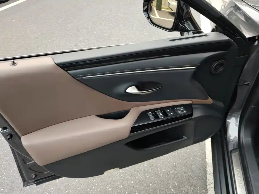 Lexus ES — миниатюра 6