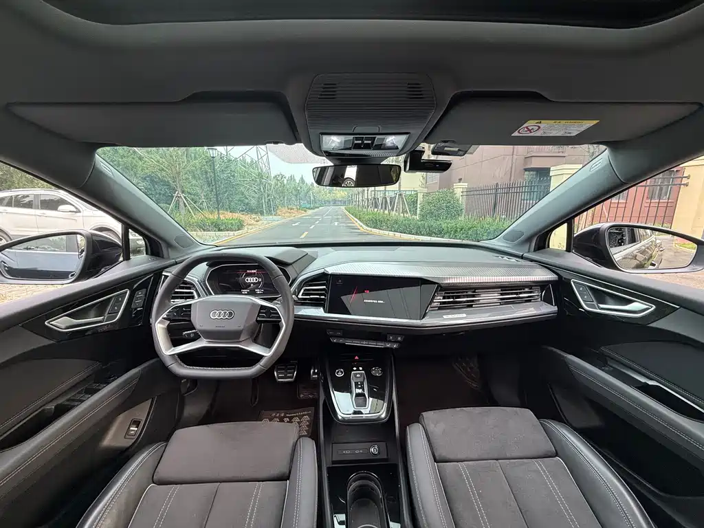 Audi Q4 e-tron — миниатюра 5