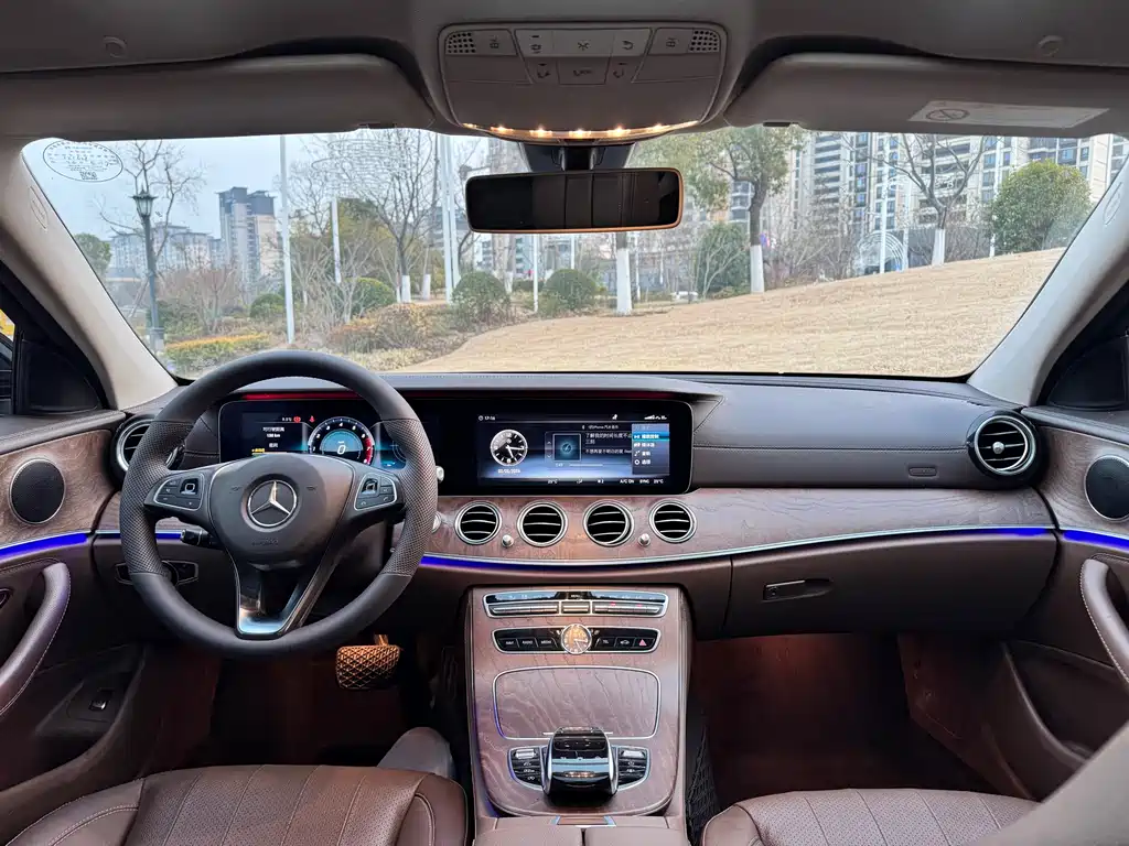 MERCEDES-BENZ E CLASS