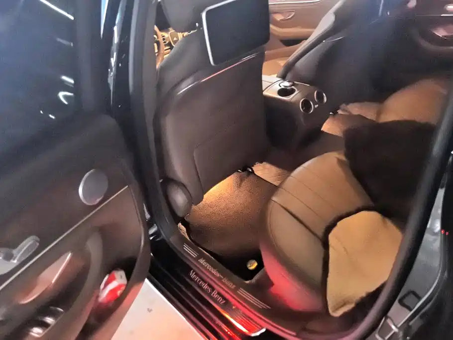 Mercedes-Benz E-Class — миниатюра 11