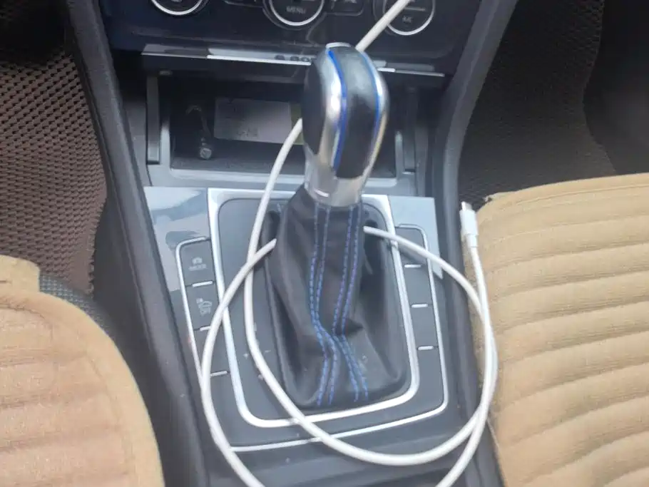 Volkswagen Golf EV — миниатюра 16