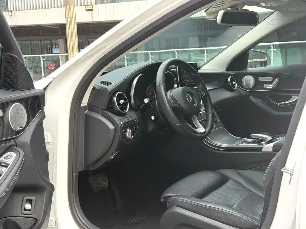 Mercedes-Benz C-Class — миниатюра 6