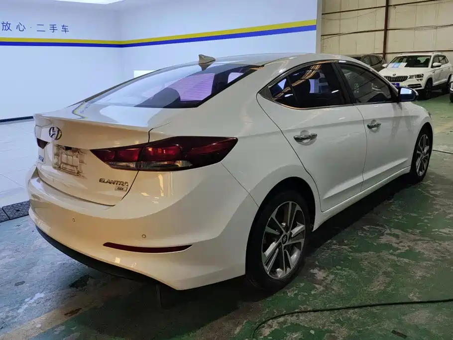 Hyundai Elantra — миниатюра 3