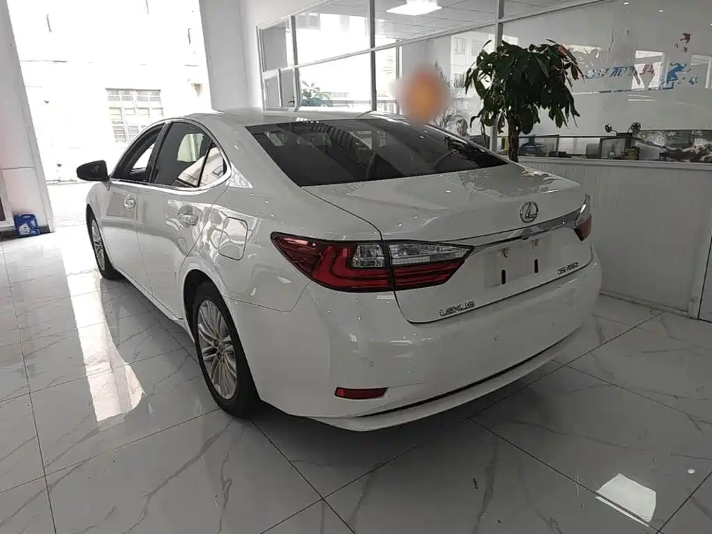 Lexus ES — миниатюра 5
