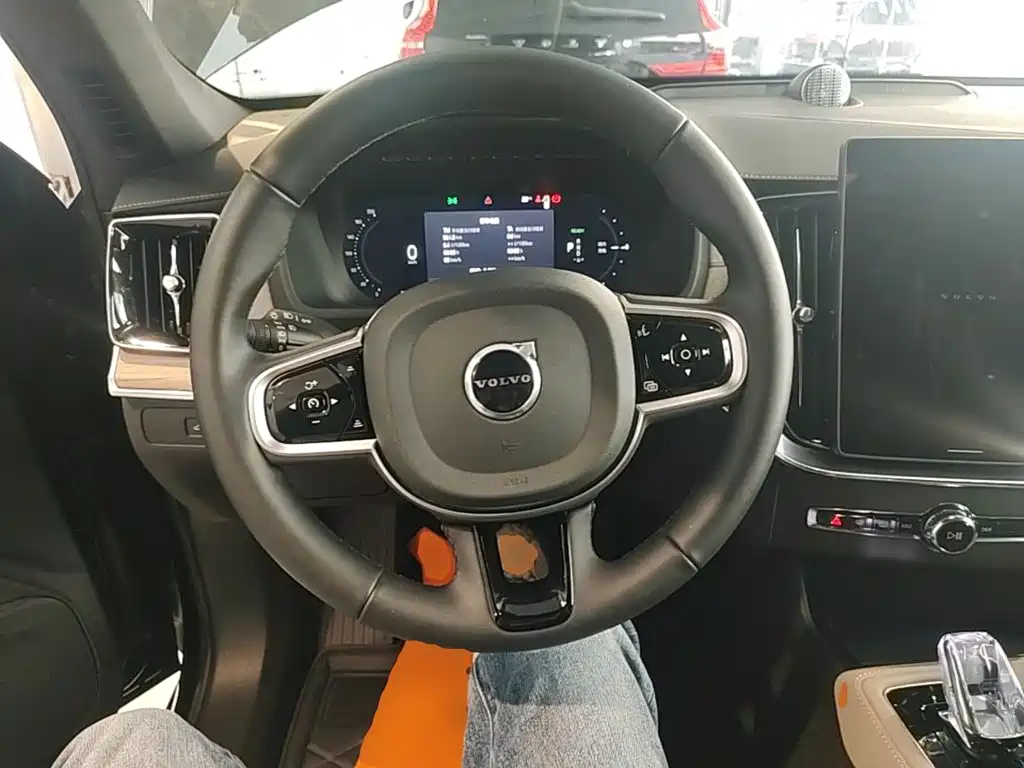 Volvo XC90 PHEV — миниатюра 11