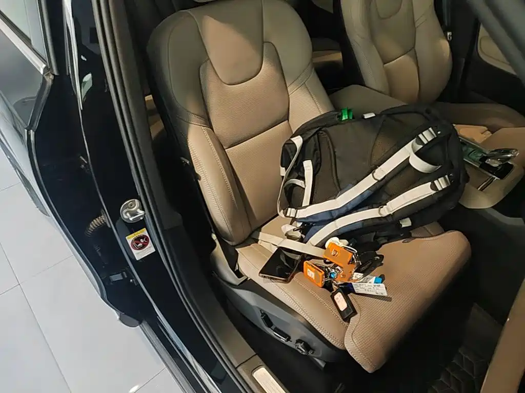 Volvo XC90 PHEV — миниатюра 25