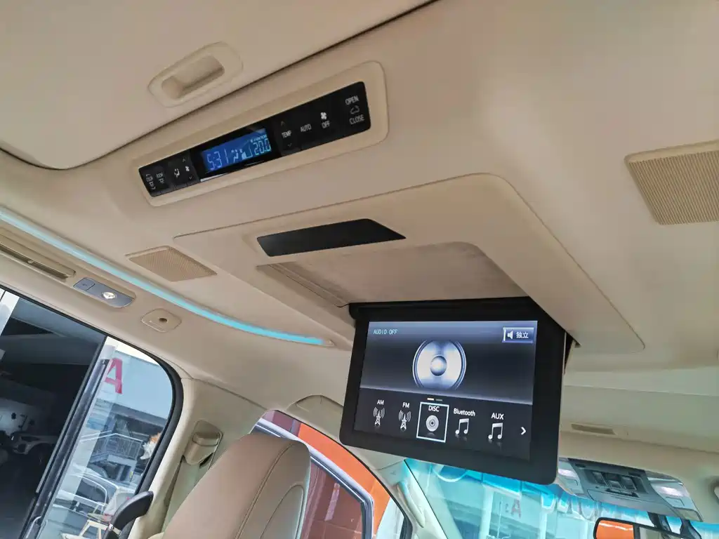 Toyota Alphard — миниатюра 12