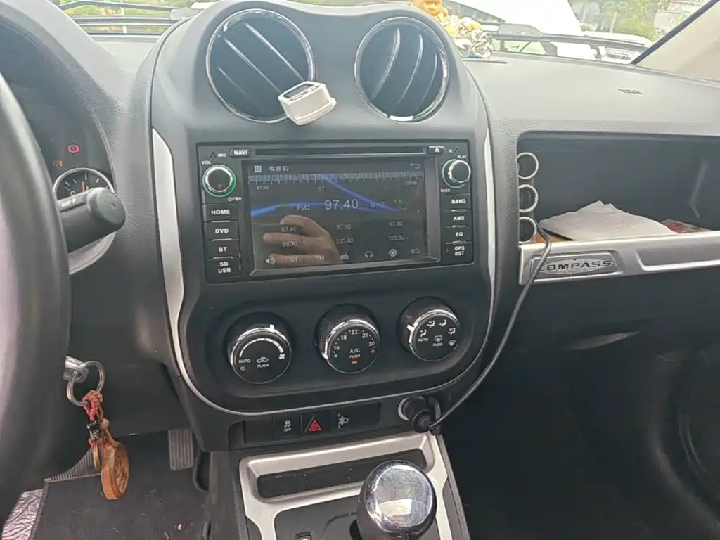 Jeep Compass (Import) — миниатюра 13