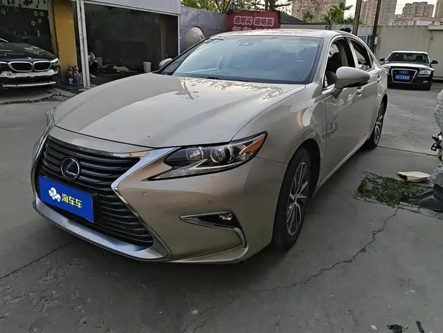 Lexus ES 2018
