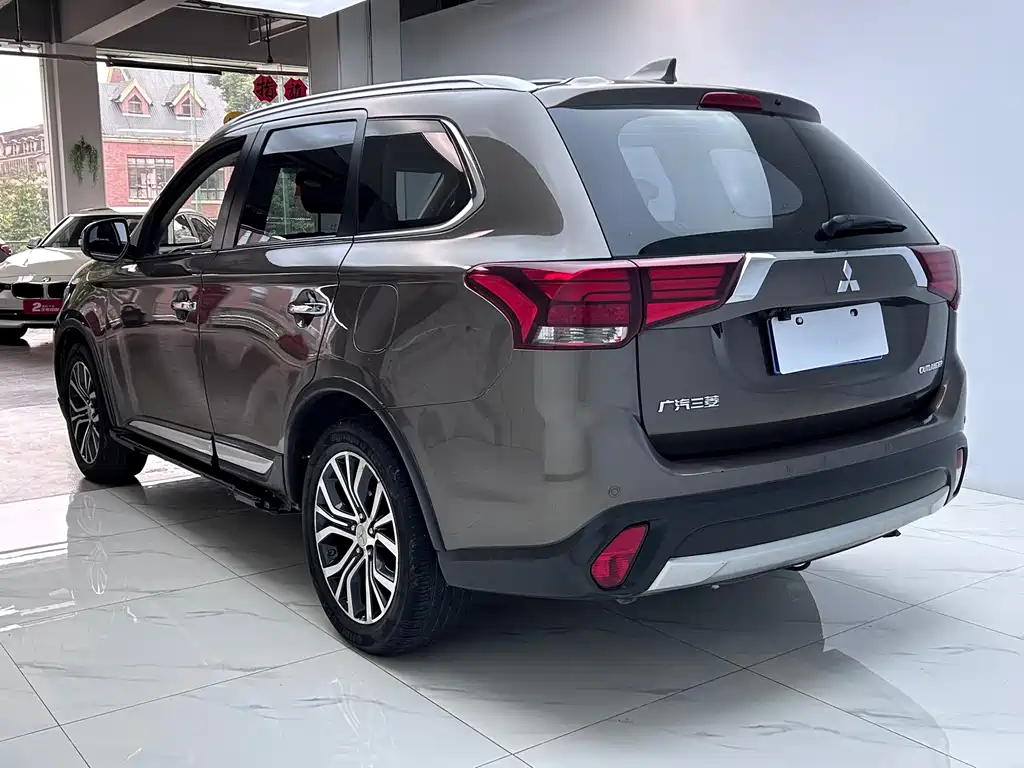 Mitsubishi Outlander — миниатюра 5