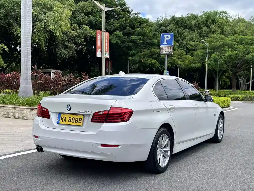 BMW 5 Series — миниатюра 11