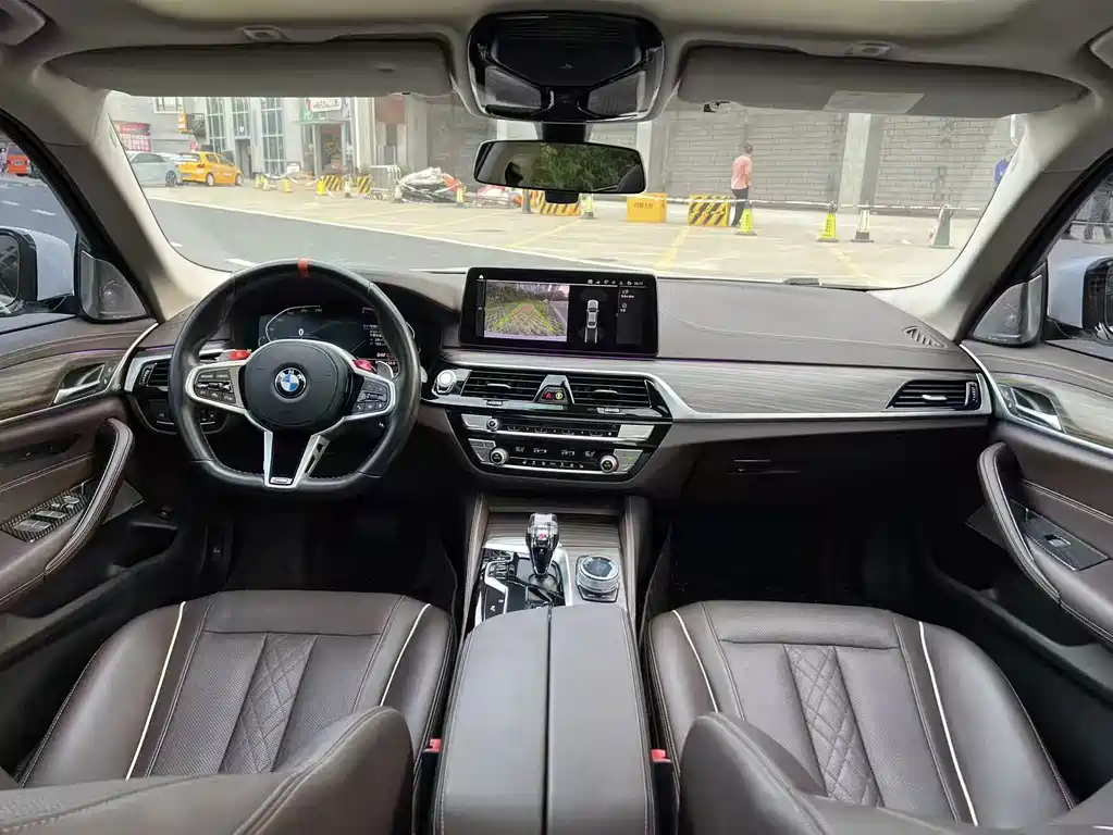 BMW 5 Series — миниатюра 5