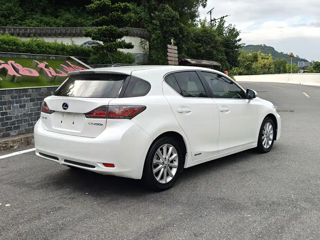 Lexus CT — миниатюра 9