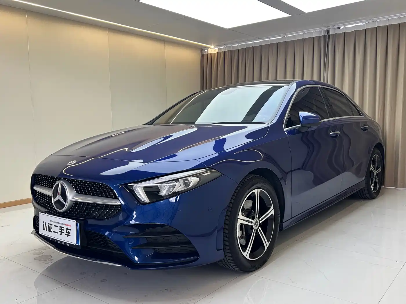 奔驰A级 2022款 改款三 A 200 L 运动轿车时尚型 2023