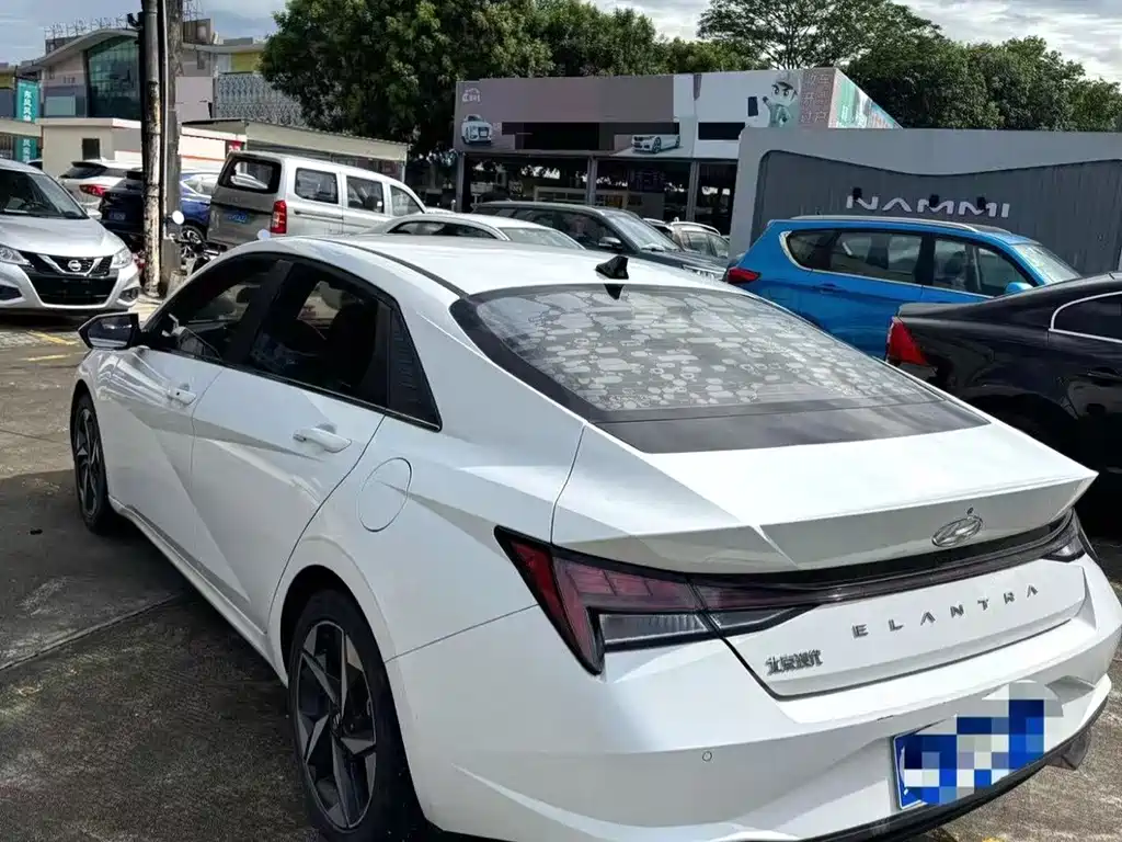 Hyundai Elantra — миниатюра 4