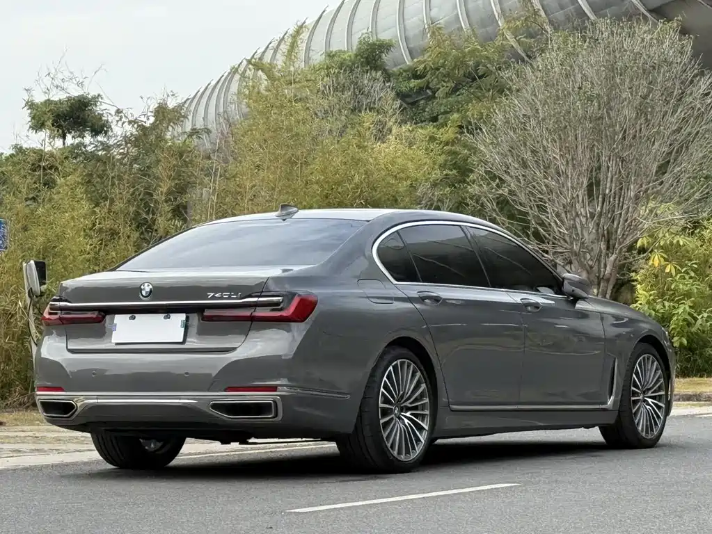 BMW 7 SERIES
