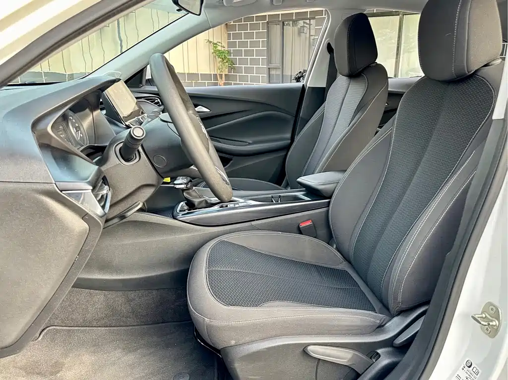 Buick Verano — миниатюра 10