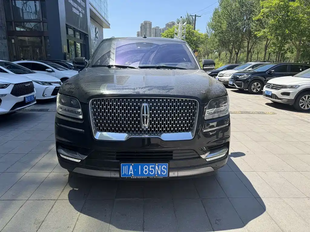 Купить Lincoln Navigator