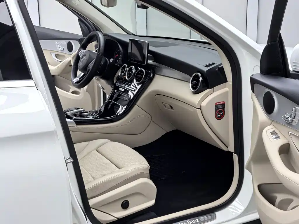Mercedes-Benz GLC 2018 GLC 300 4MATIC