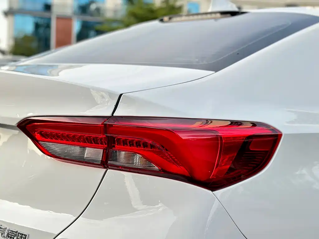 Buick Verano — миниатюра 8