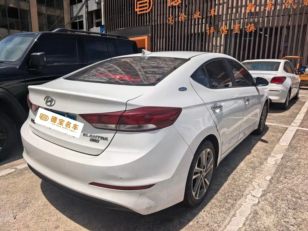 Hyundai Elantra — миниатюра 6