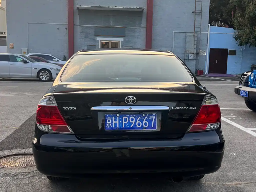 Toyota Camry — миниатюра 4