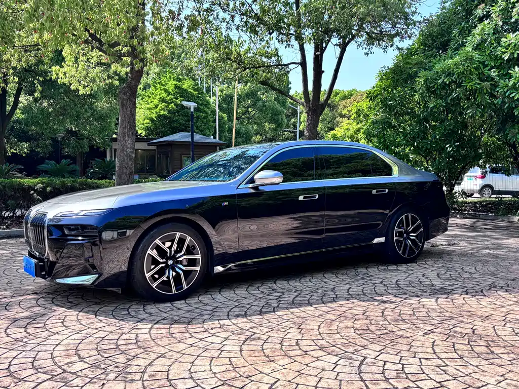 BMW 7 Series 2024