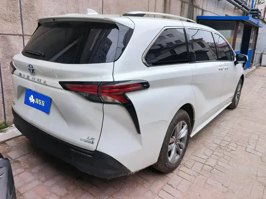 Toyota Sienna — миниатюра 3